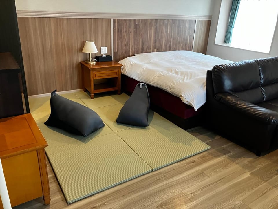 Bed, Living room, Photo of the whole room, Bedroom