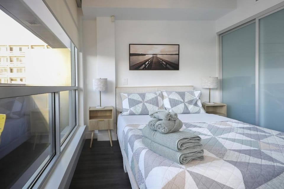 Bright & Sunny Apt in Heart of SM! Apartment in Santa Monica