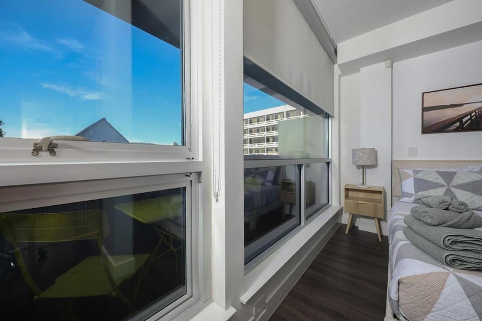 Bright & Sunny Apt in Heart of SM! Apartment in Santa Monica