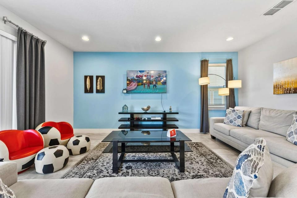 Family villa with private pool & full kitchen House in Four Corners