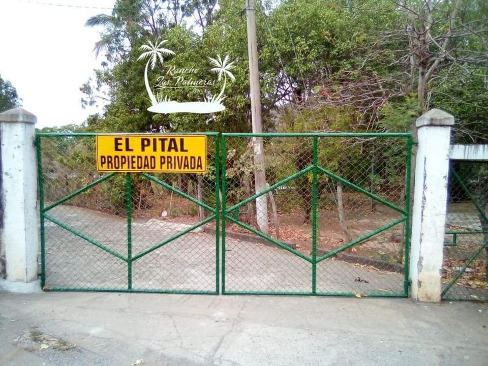 Rancho Las Palmeras, Mizata Beach House, Surf City Villa in La Libertad Department, El Salvador