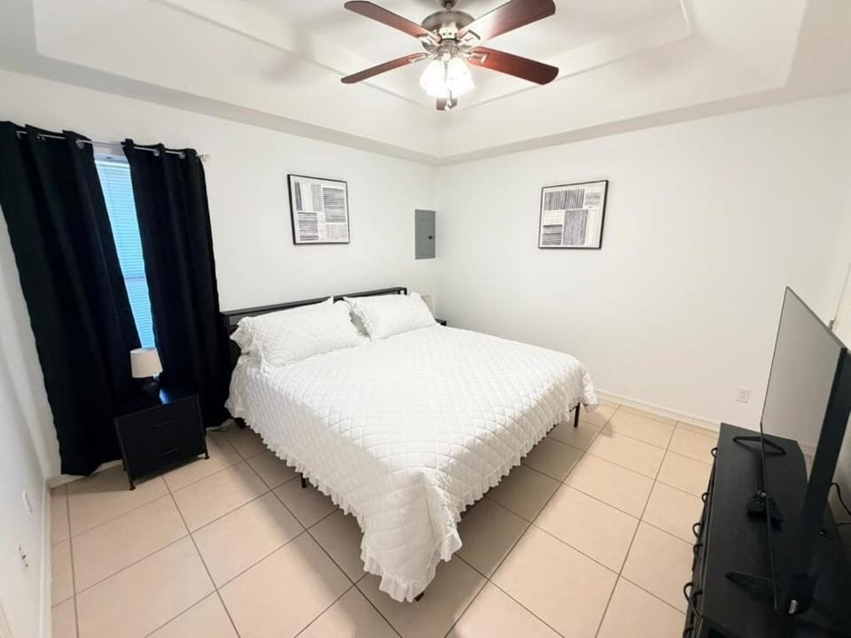 Peaceful Apartment Near University Dr Apartment in Edinburg