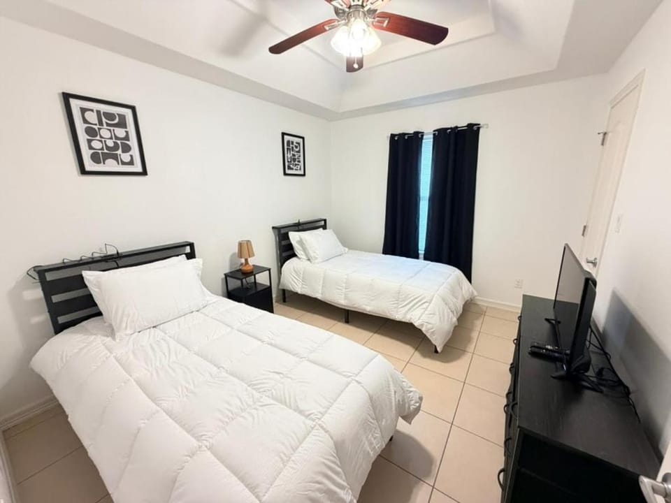 Peaceful Apartment Near University Dr Apartment in Edinburg