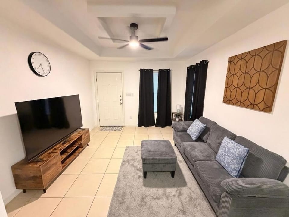 Ambient Apartments Near University Dr Apartment in Edinburg