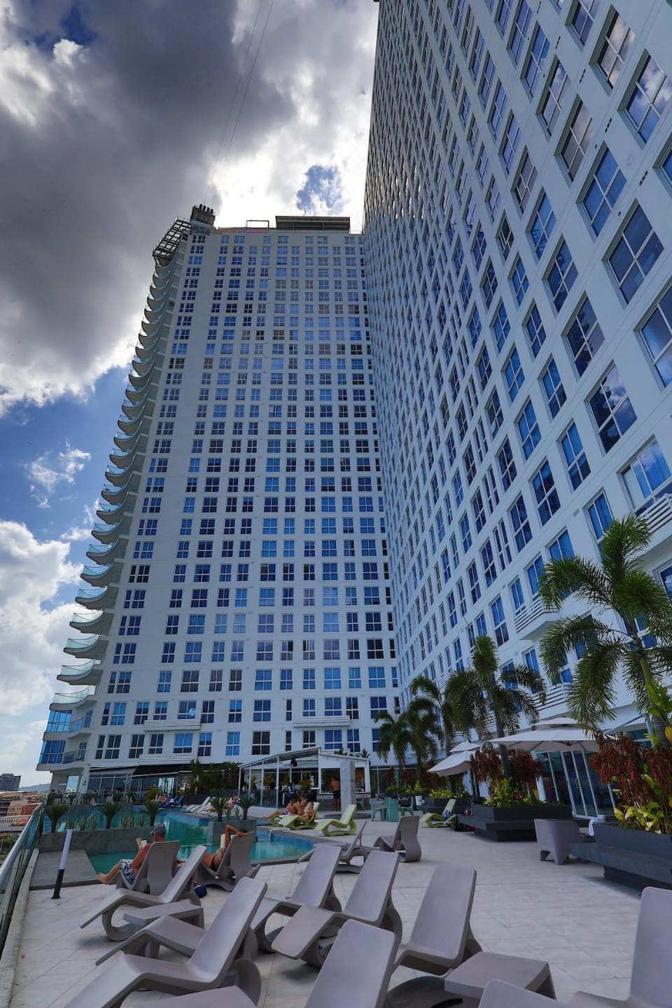 Sky High Luxury 3BR Ocean View Infinity Pool Apartment in Panama City, Panama