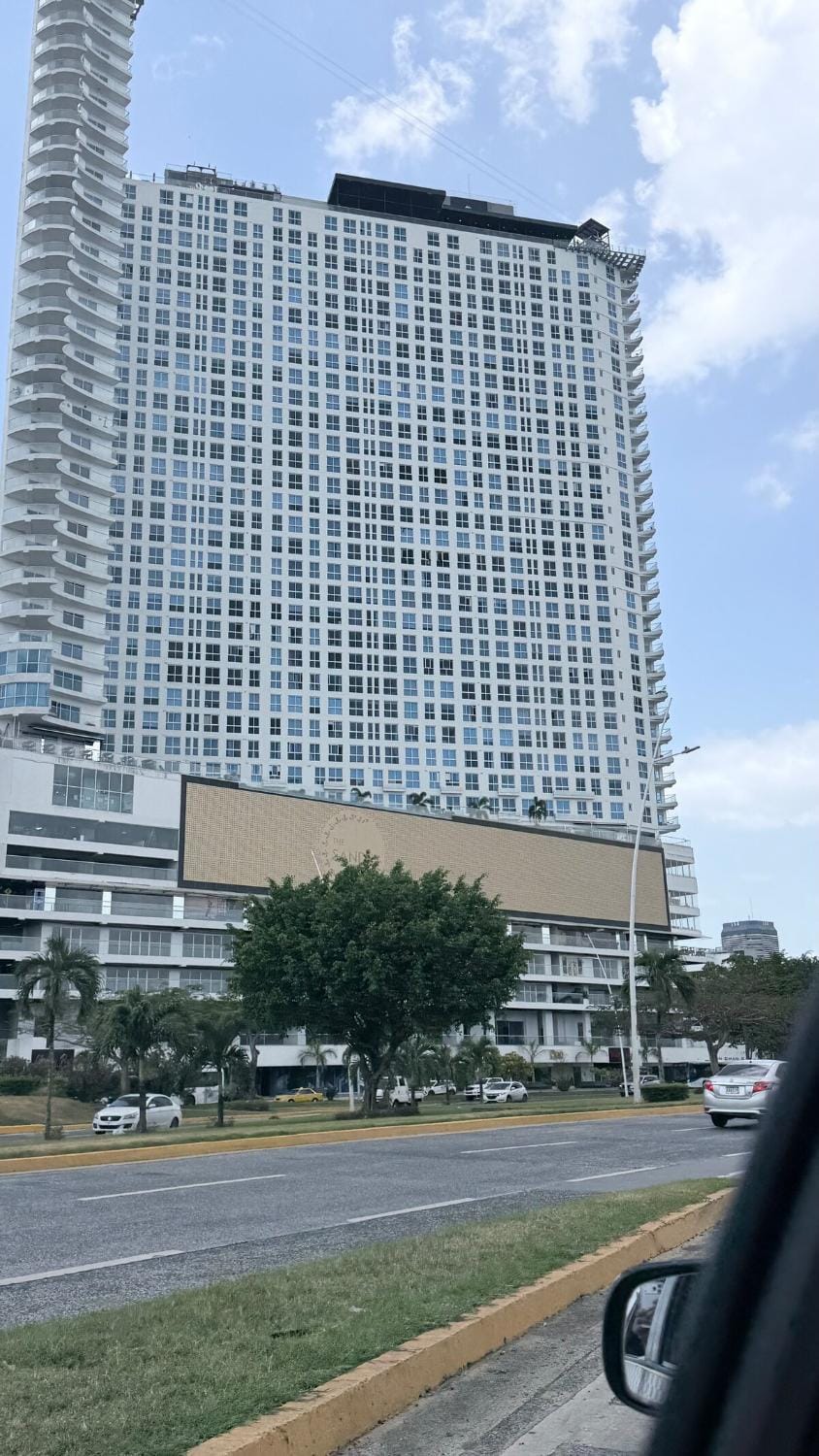 Sky High Luxury 3BR Ocean View Infinity Pool Apartment in Panama City, Panama