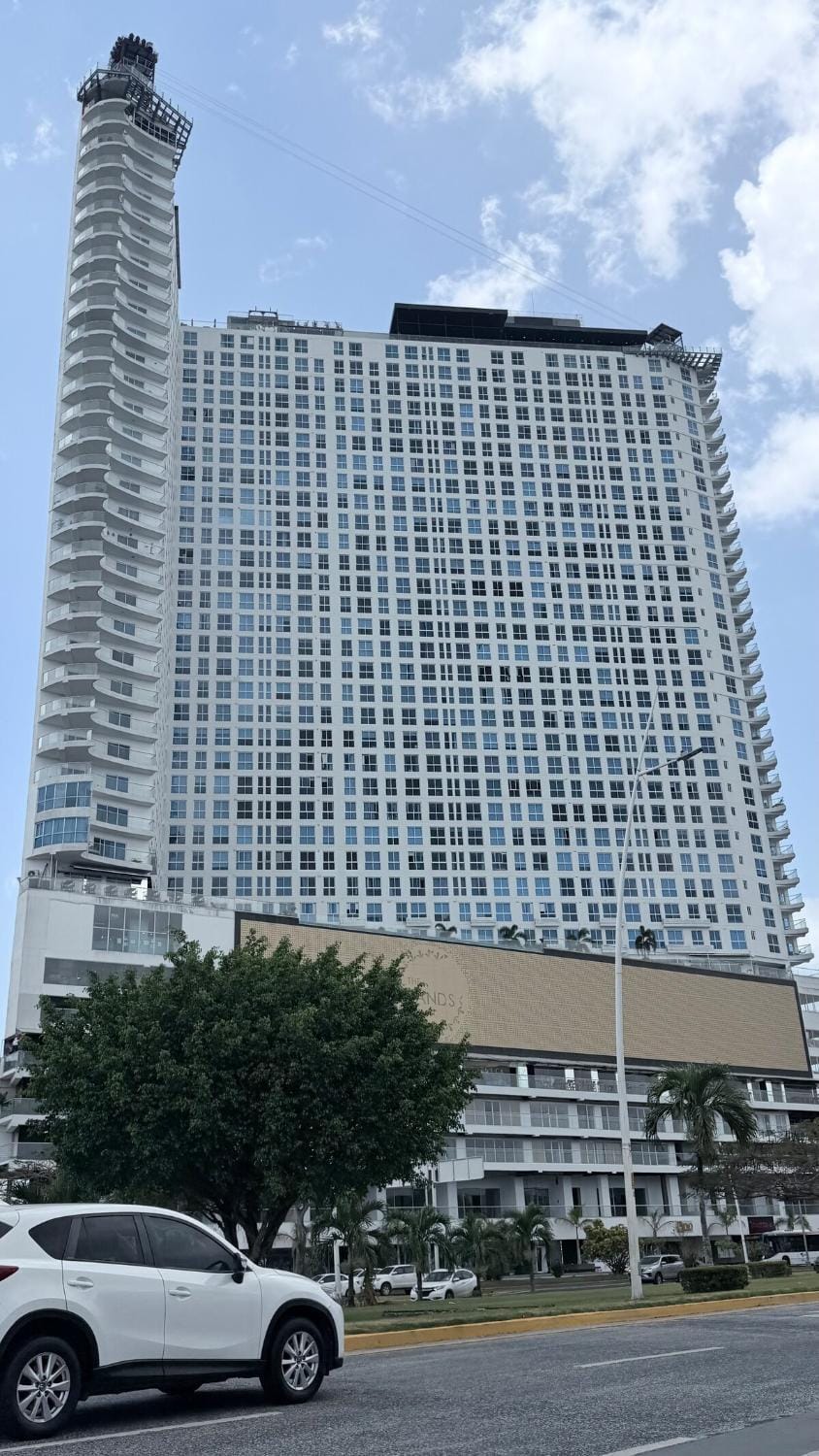 Sky High Luxury 3BR Ocean View Infinity Pool Apartment in Panama City, Panama