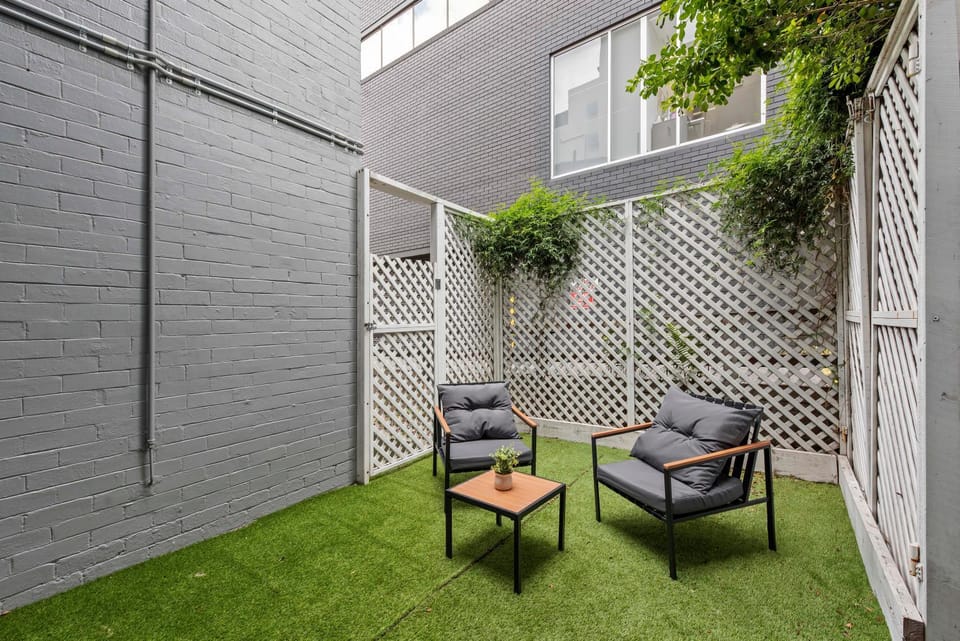 Cozy Studio - Short walk to Hosp and CBD with Balcony Apartment in Brisbane City