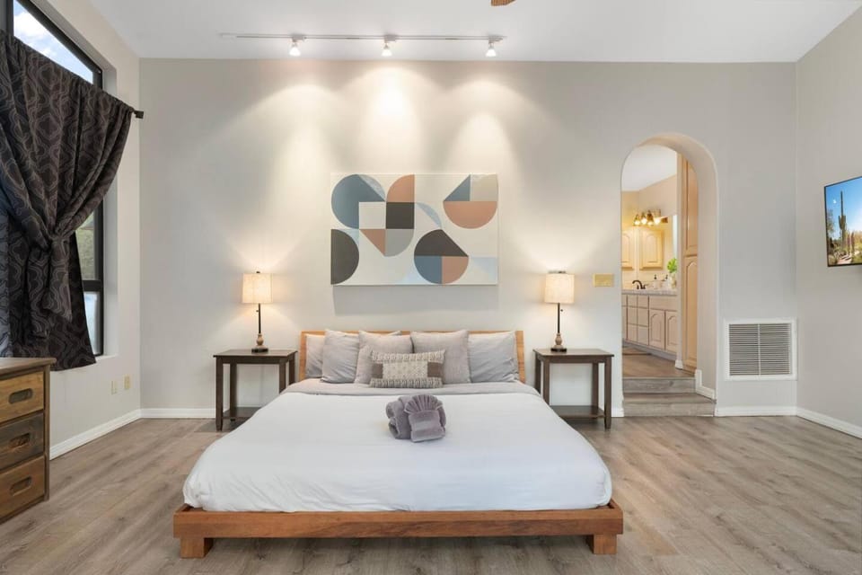 Bed, Bathroom, Photo of the whole room, Bedroom