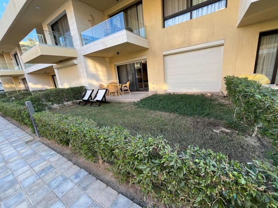 G Cribs Ground-Floor One-Bedroom Pool View, El Gouna Apartment in Hurghada