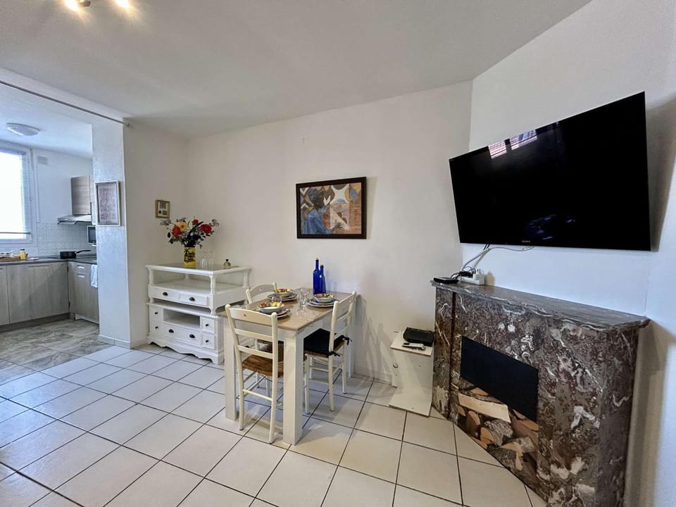 Appartement en centre avec clim - 3 pers. - FR-1-226A-220 Apartment in Saint-Raphael