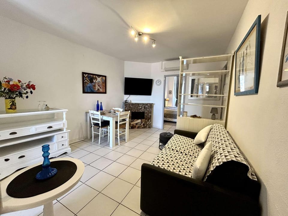 Appartement en centre avec clim - 3 pers. - FR-1-226A-220 Apartment in Saint-Raphael