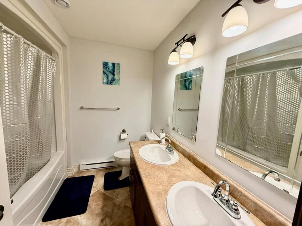 Spacious 3BR Dieppe Retreat near Downtown House in Dieppe