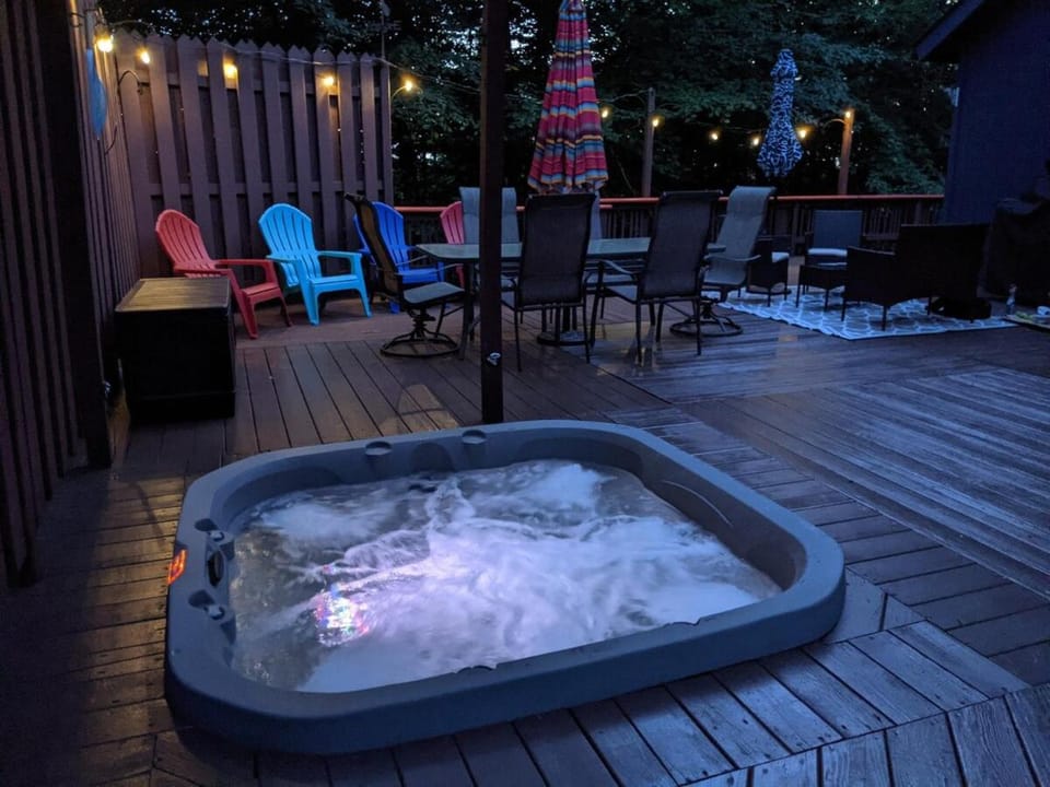 Enjoyyourstay Retreat Treehouse Hammock Hot Tub House in Coolbaugh Township