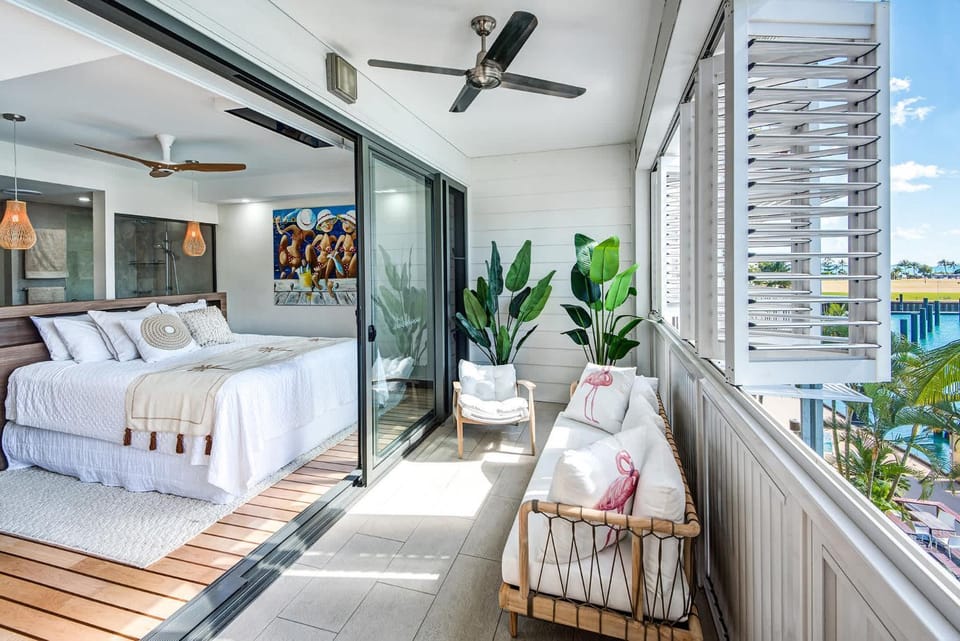 Boathouse Airlie Beach - 3 Bed Waterfront Luxury Apartment in Airlie Beach