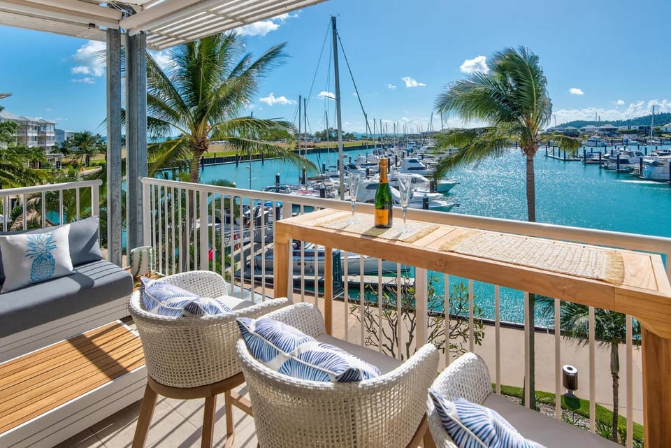 Boathouse Airlie Beach - 3 Bed Waterfront Luxury Apartment in Airlie Beach