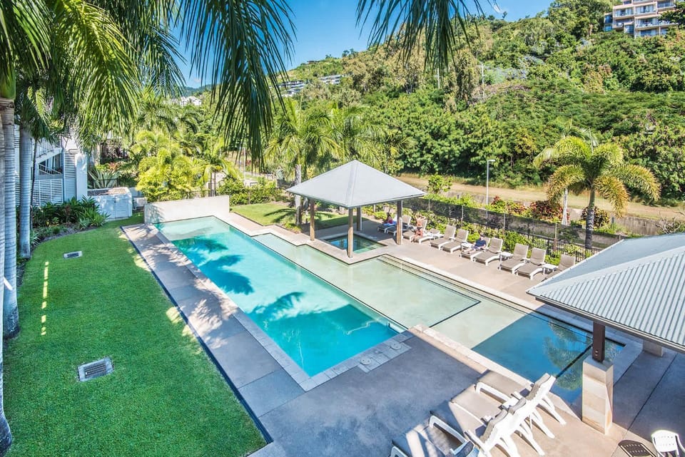 Boathouse Airlie Beach - 3 Bed Waterfront Luxury Apartment in Airlie Beach