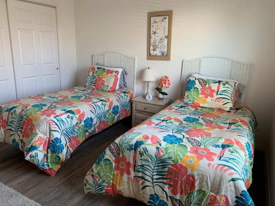 PATIO VILLA w GOLF CART 1M TO SQ NO XTRA GUEST FEE Villa in The Villages