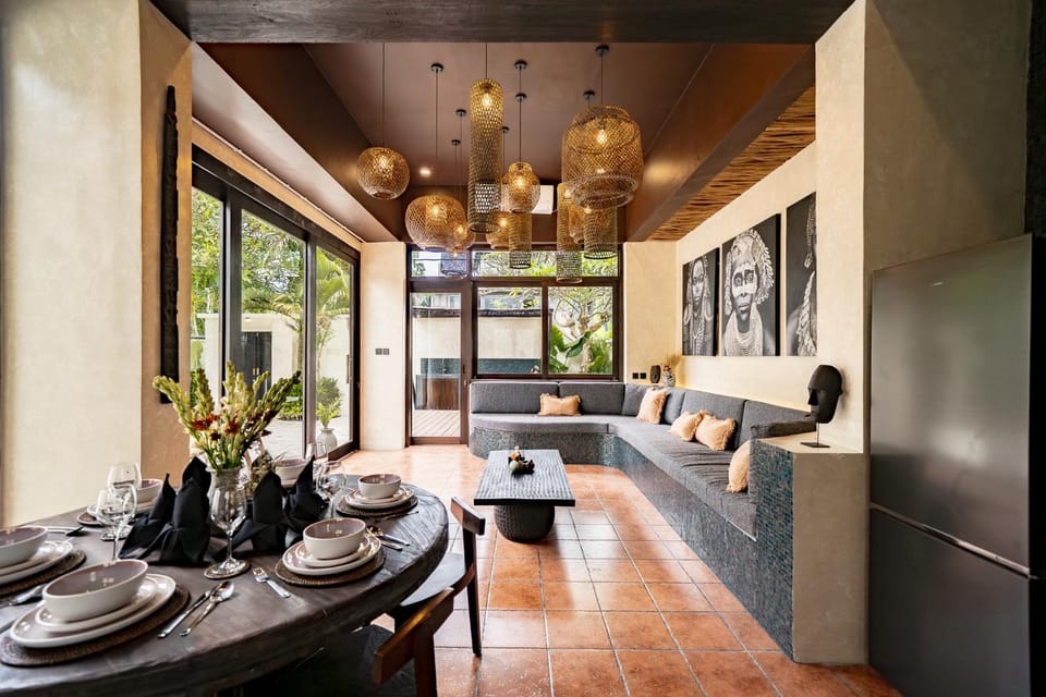 Living room, Seating area, Dining area