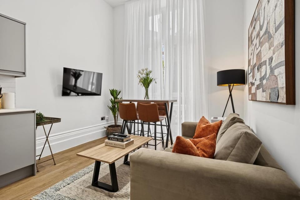 Old Brompton Luxe Apartment in City of Westminster