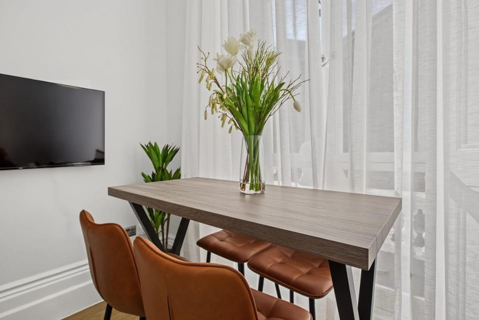 Old Brompton Luxe Apartment in City of Westminster