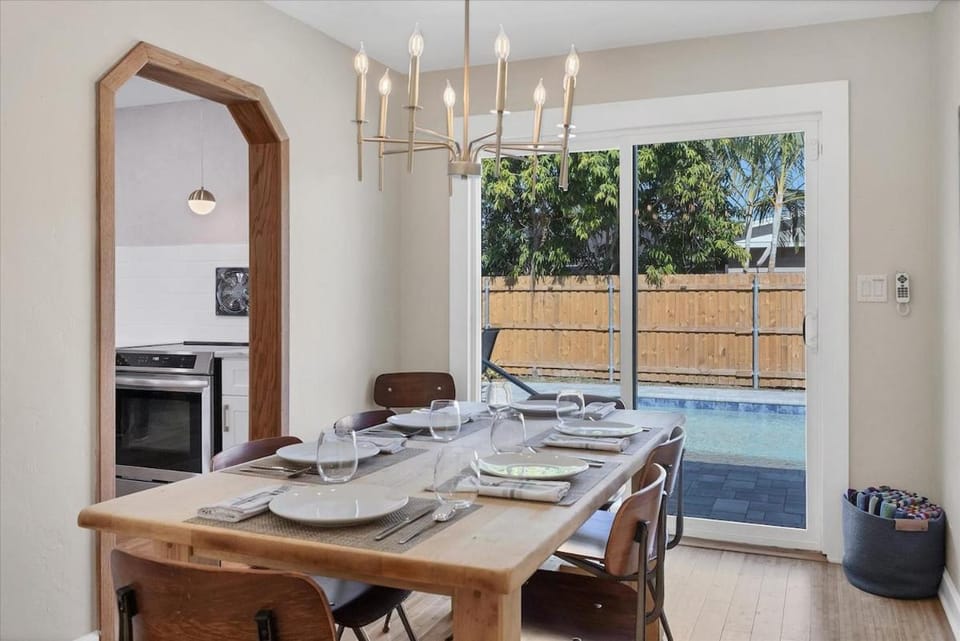 Peaceful Oasis with Pool near Downtown and Beaches House in Sarasota