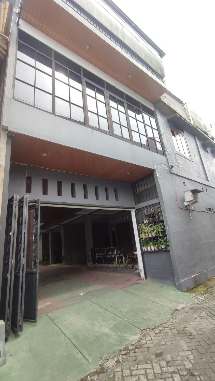 Property building, Day