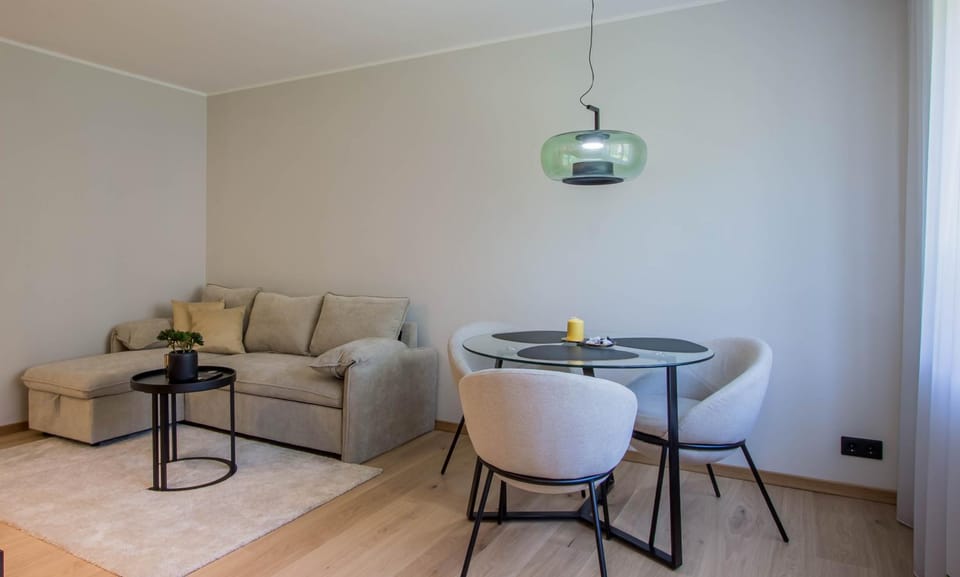 Uus Street Apartment, Modern Stay near City Centre with Free Parking Apartment in Estonia