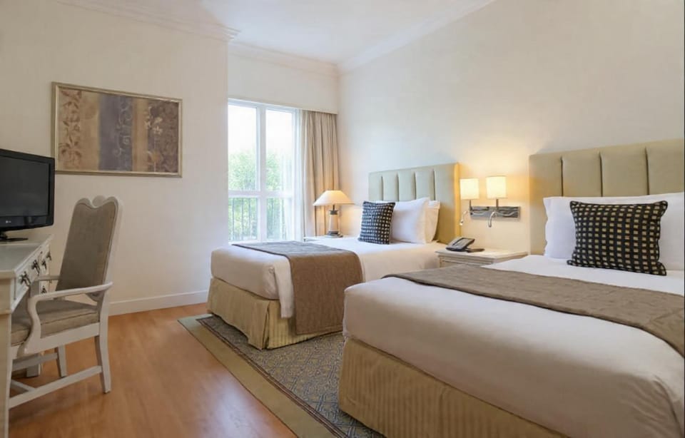 Communal lounge/ TV room, Bed, TV and multimedia, Living room, Photo of the whole room, Seating area, Evening entertainment, Bedroom, hair dresser