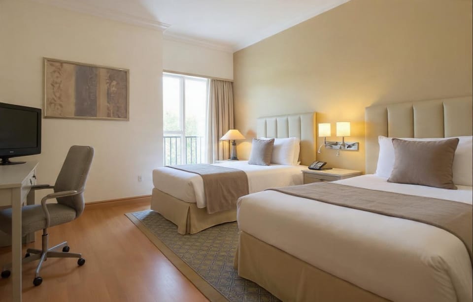 Communal lounge/ TV room, Bed, TV and multimedia, Photo of the whole room, Evening entertainment, Bedroom, hair dresser