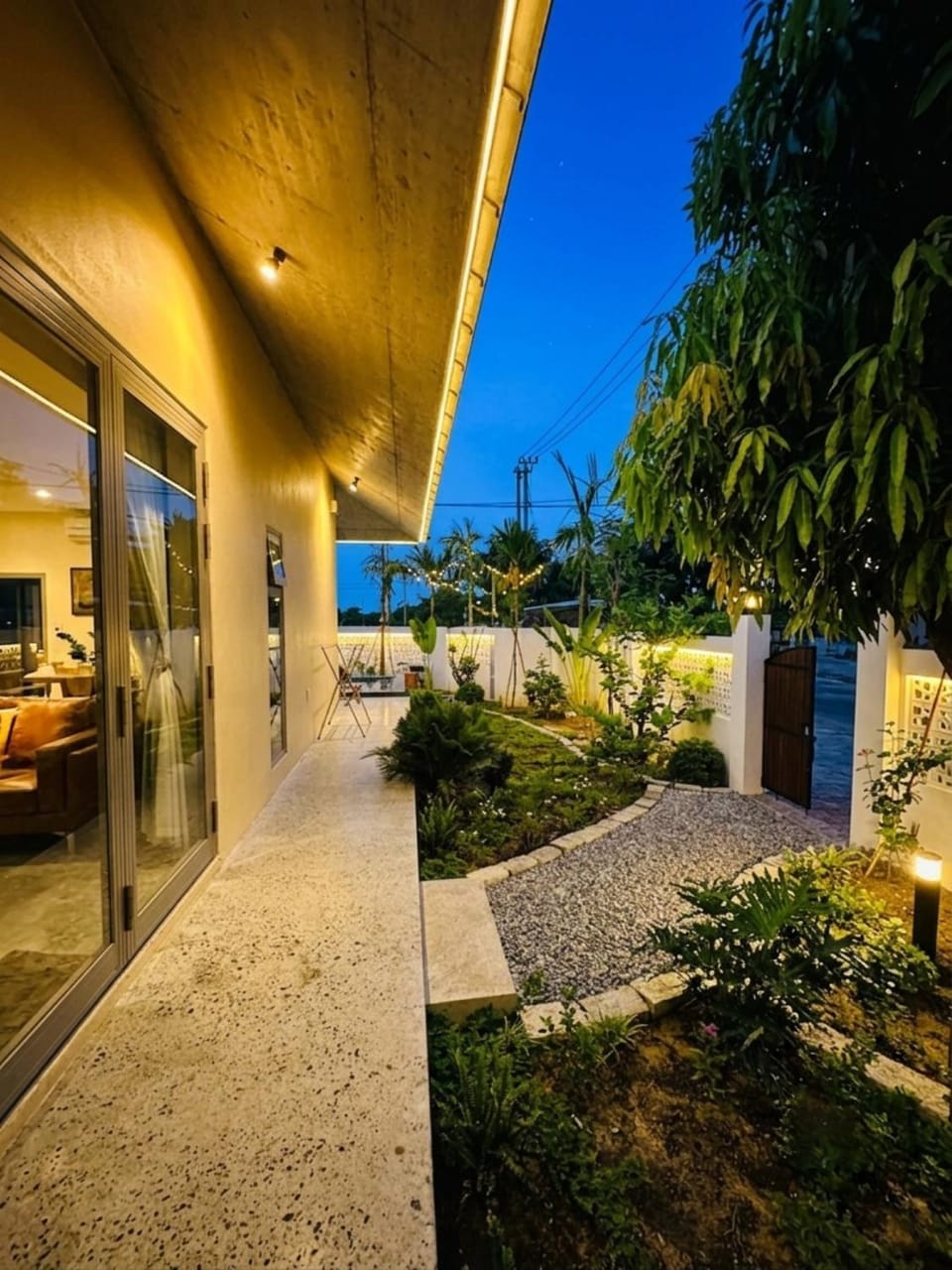 Property building, Night, Garden, View (from property/room), Balcony/Terrace
