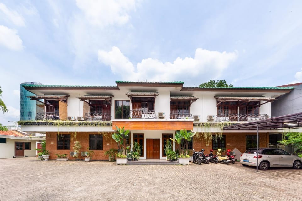 Dekuningan House Hotel in South Jakarta City