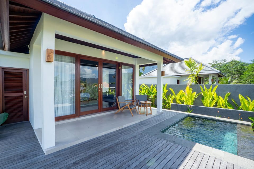 Property building, Garden view, Pool view