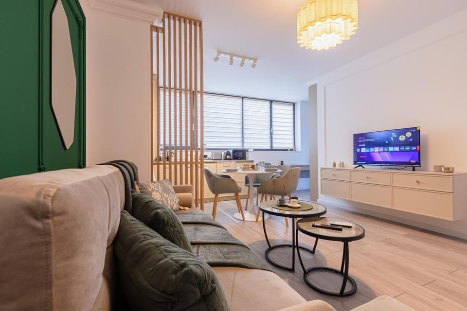 TV and multimedia, Living room, Seating area, Dining area, kitchen