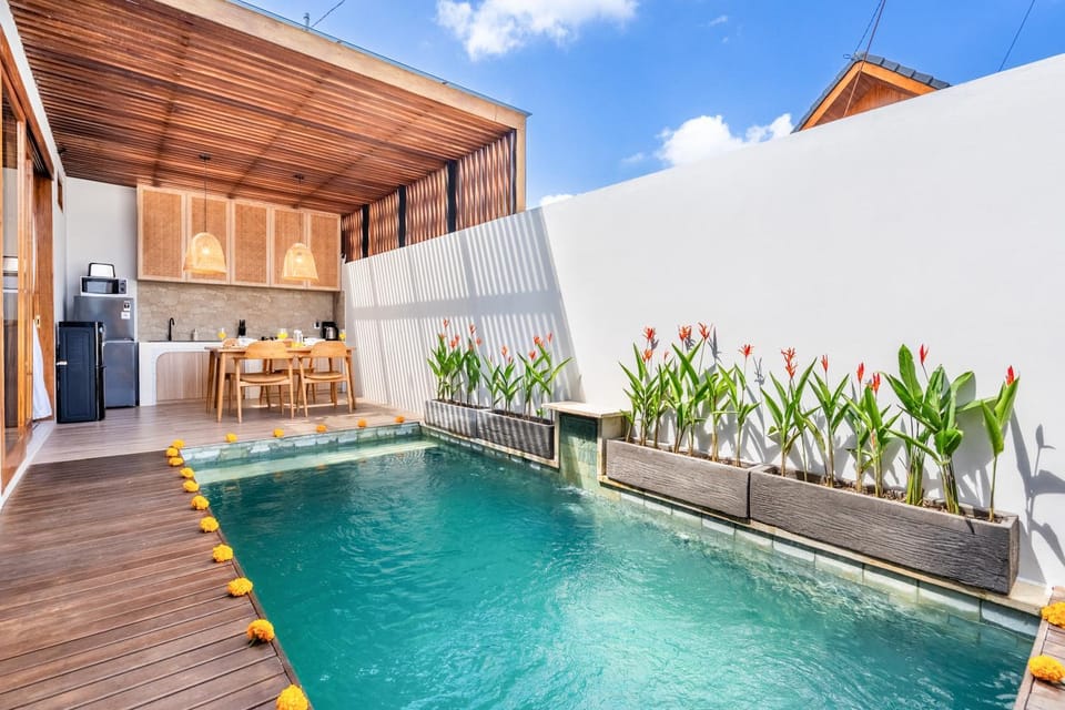 Property building, Swimming pool