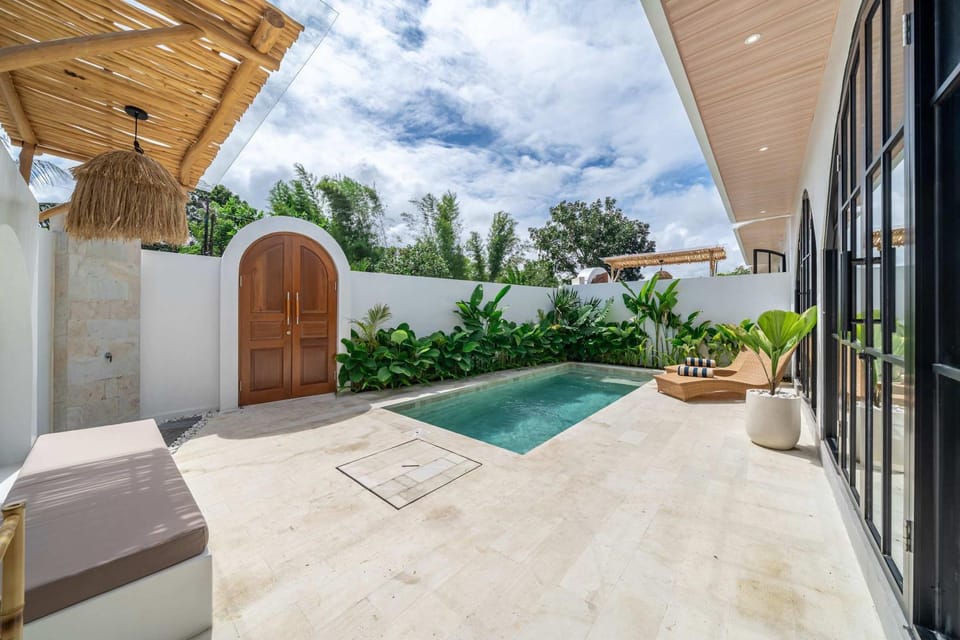 Patio, Day, Pool view, Swimming pool, sunbed