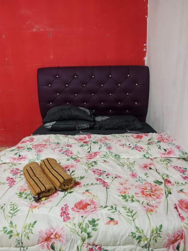 Black Cafe Homestay Apartment in Malaysia