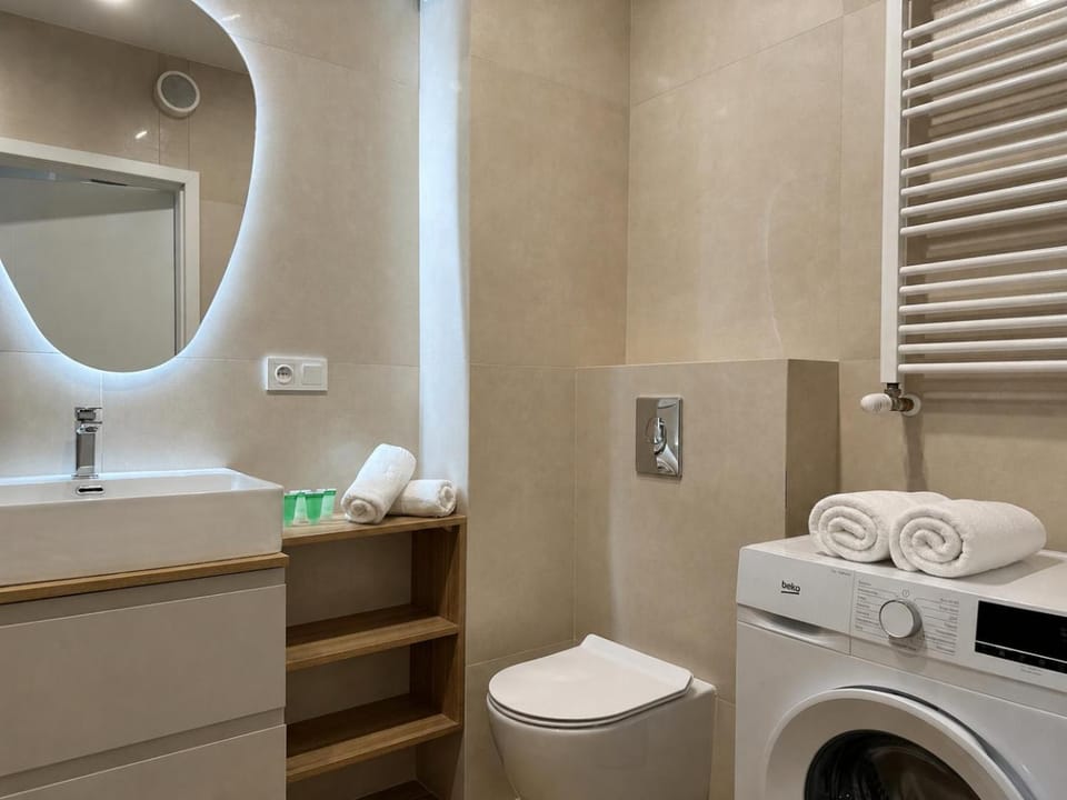 Toilet, Bathroom, towels, washing machine