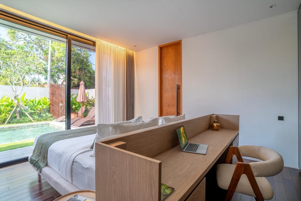 Decorative detail, Bedroom, Pool view