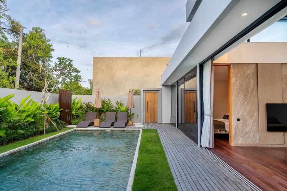 Property building, Swimming pool