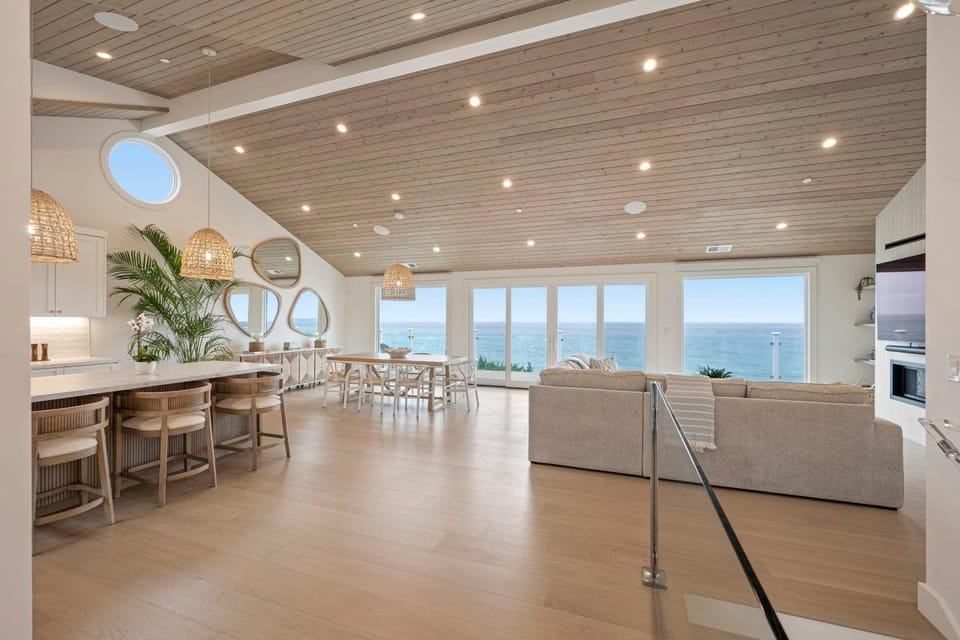 Luxury Oceanfront Retreat w Hot Tub Fire Table & Pacific Views near SF House in Moss Beach