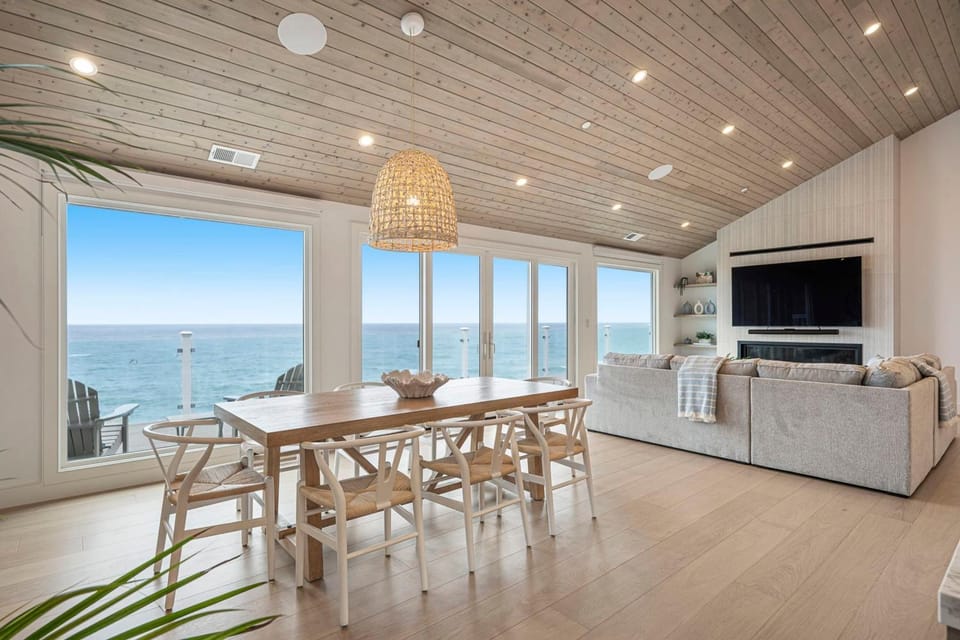 Luxury Oceanfront Retreat w Hot Tub Fire Table & Pacific Views near SF House in Moss Beach