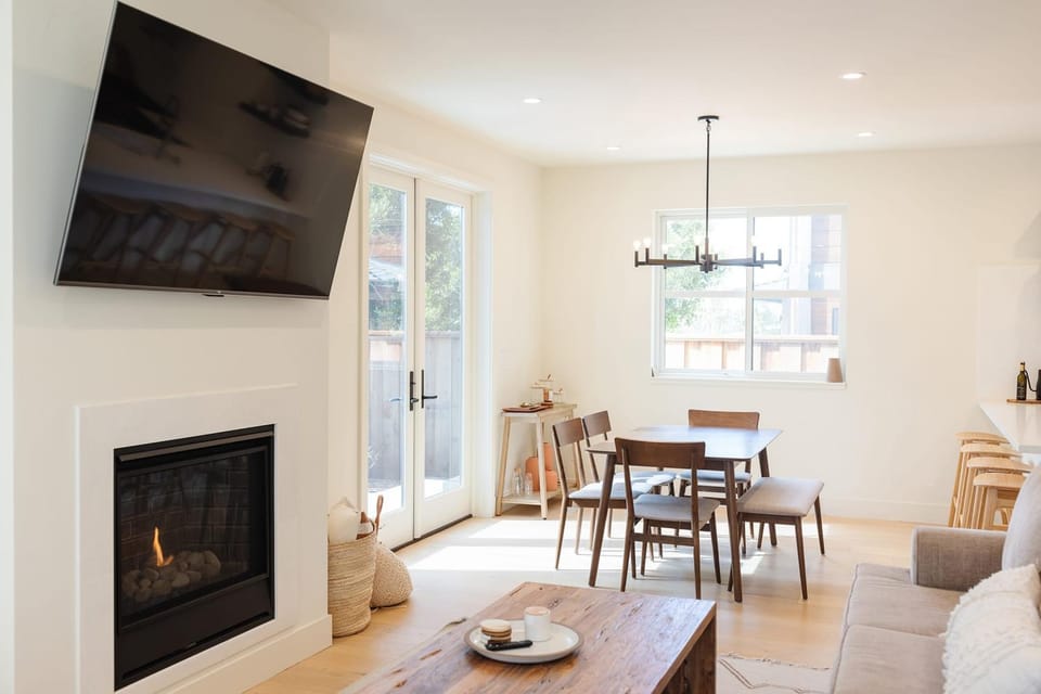 Private Coastal Escape Home Walk to Harbor Beaches & Dining House in El Granada