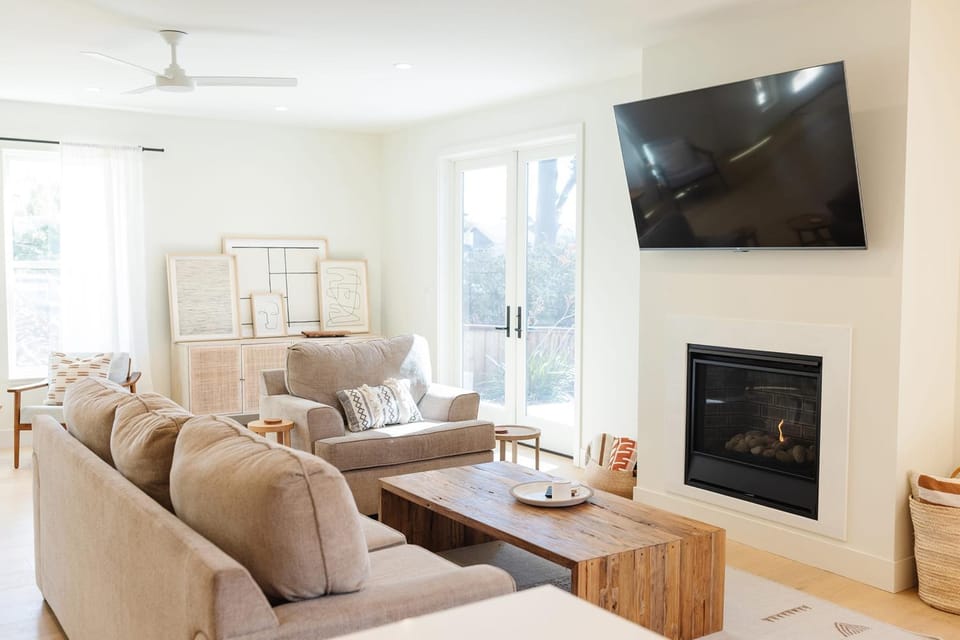 Private Coastal Escape Home Walk to Harbor Beaches & Dining House in El Granada