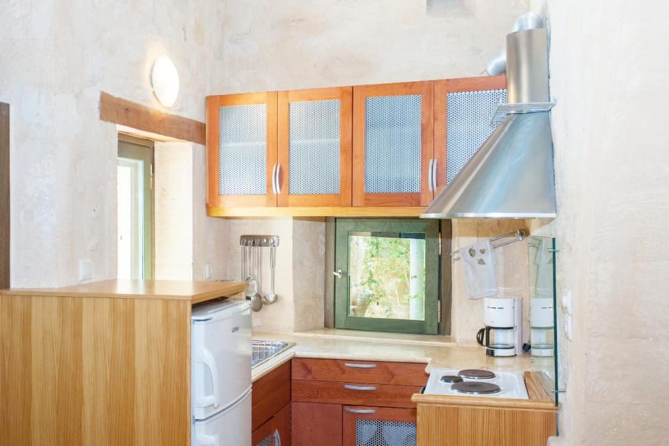 Coffee/tea facilities, Kitchen or kitchenette, oven, pet friendly, stove