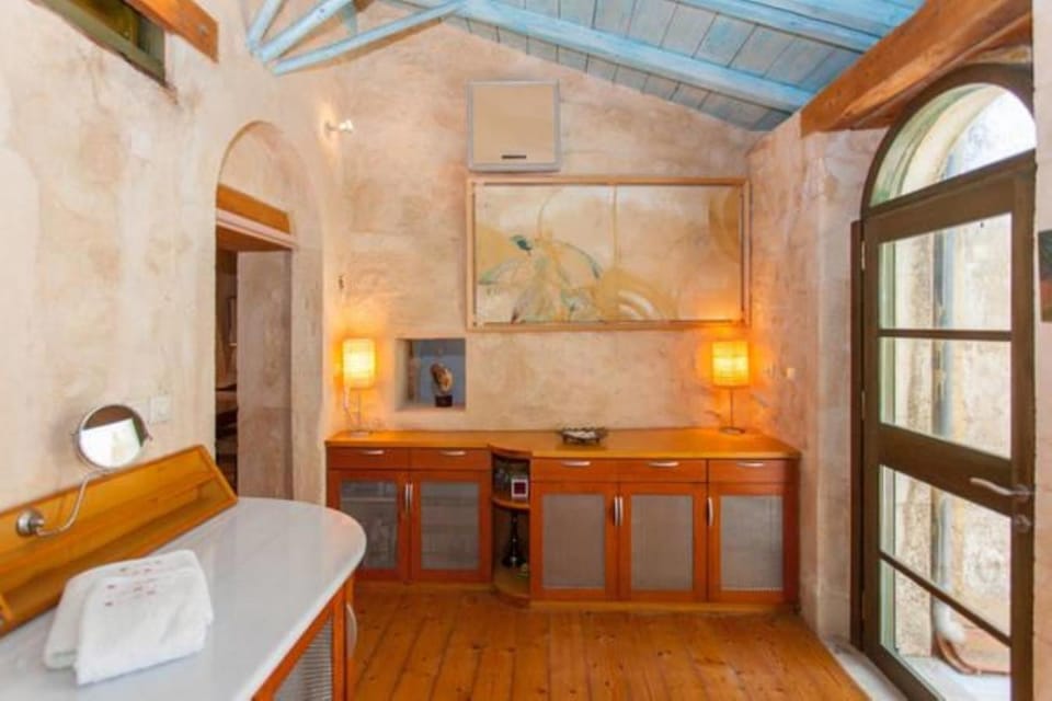 Shower, Toilet, Bathroom, Area and facilities