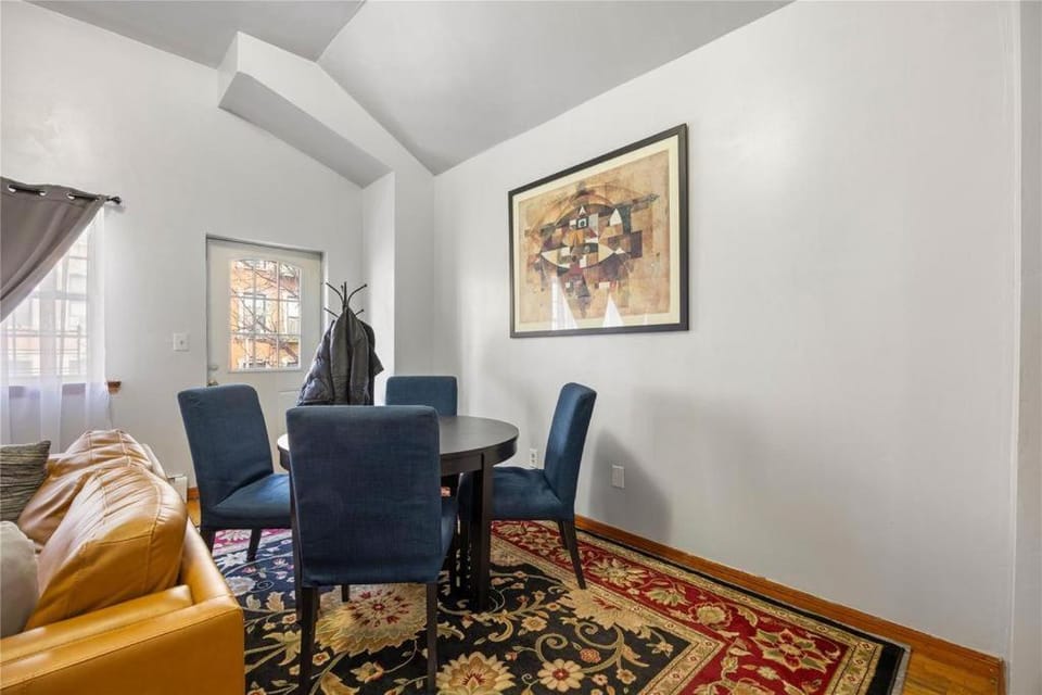 Seating area, Dining area