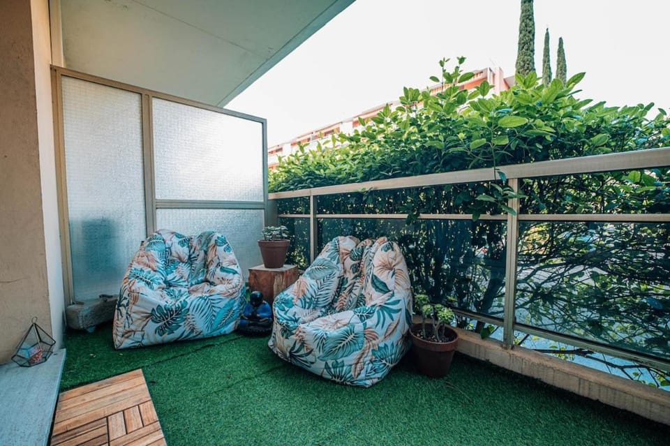 Studio Riviera · Piscine & Terrasse Saint-Raphaël Apartment in Saint-Raphael