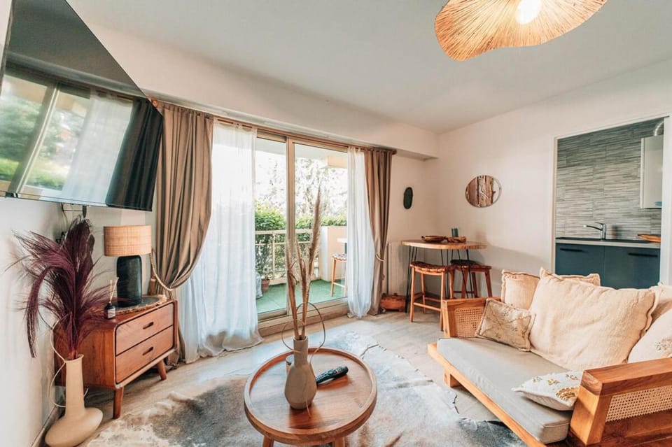 Studio Riviera · Piscine & Terrasse Saint-Raphaël Apartment in Saint-Raphael