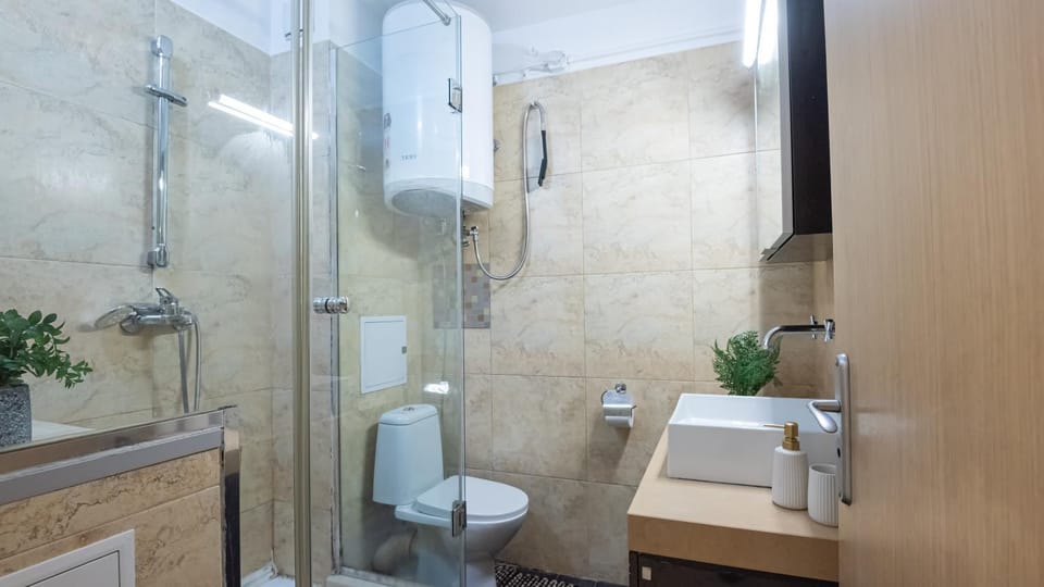 Shower, Toilet, Bathroom, towels